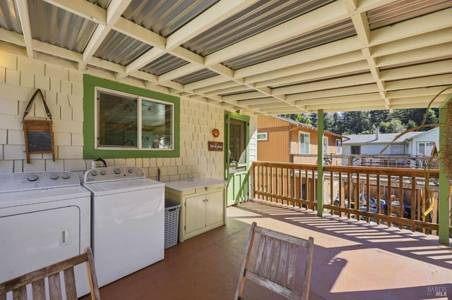 10621 River Rd, Forestville, CA 95436