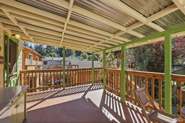 10621 River Rd, Forestville, CA 95436