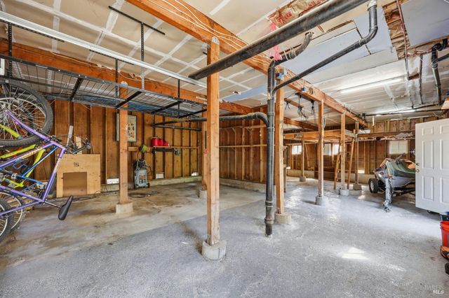 10621 River Rd, Forestville, CA 95436