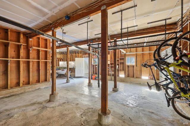 10621 River Rd, Forestville, CA 95436