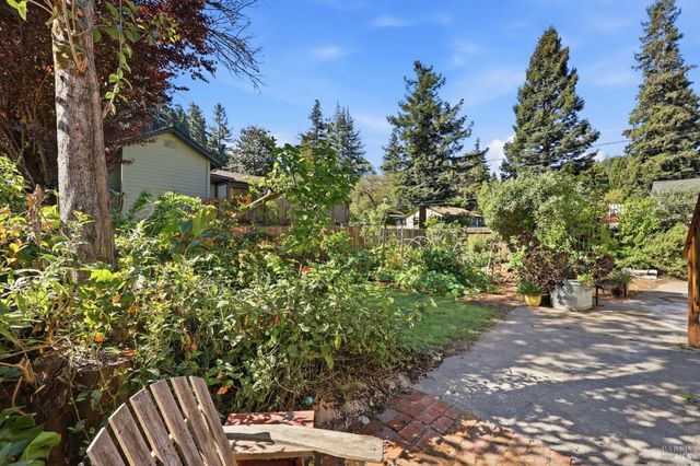 10621 River Rd, Forestville, CA 95436