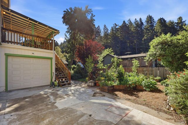 10621 River Rd, Forestville, CA 95436