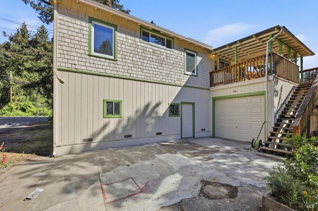 10621 River Rd, Forestville, CA 95436