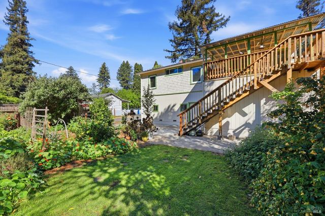 10621 River Rd, Forestville, CA 95436