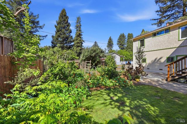 10621 River Rd, Forestville, CA 95436