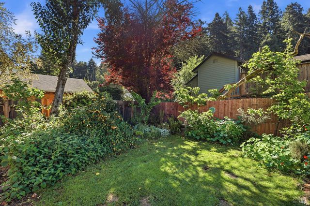 10621 River Rd, Forestville, CA 95436