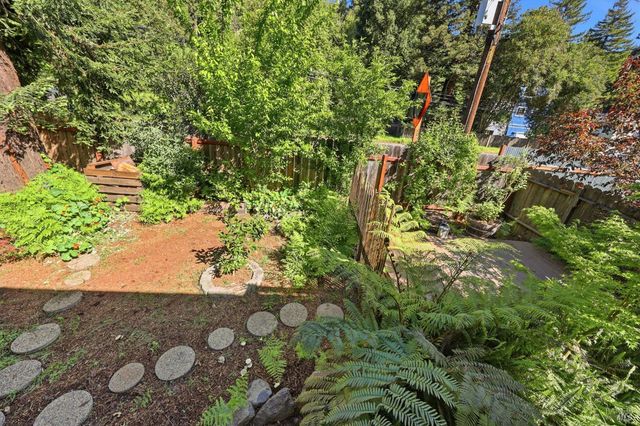 10621 River Rd, Forestville, CA 95436