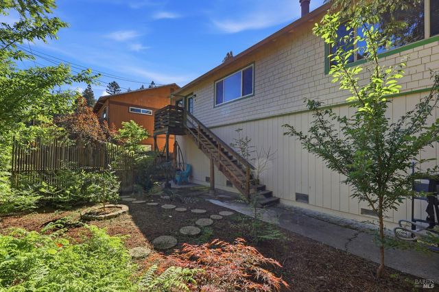 10621 River Rd, Forestville, CA 95436