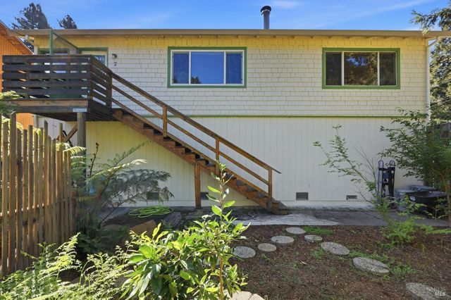 10621 River Rd, Forestville, CA 95436