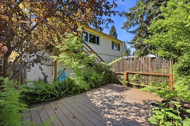 10621 River Rd, Forestville, CA 95436