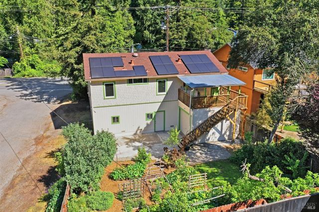 10621 River Rd, Forestville, CA 95436