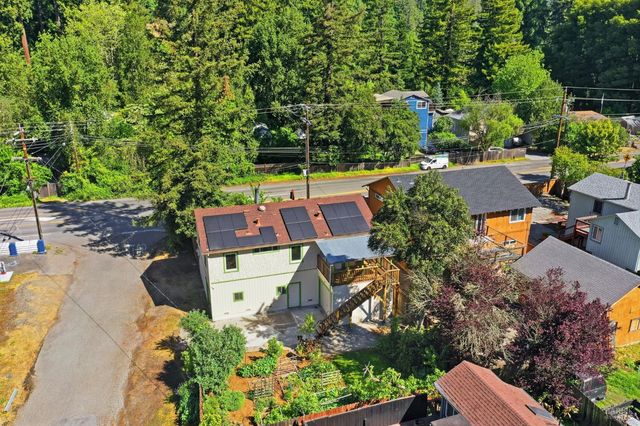 10621 River Rd, Forestville, CA 95436