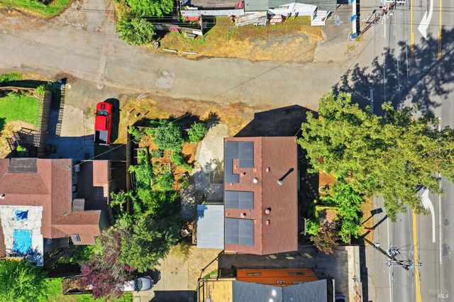 10621 River Rd, Forestville, CA 95436