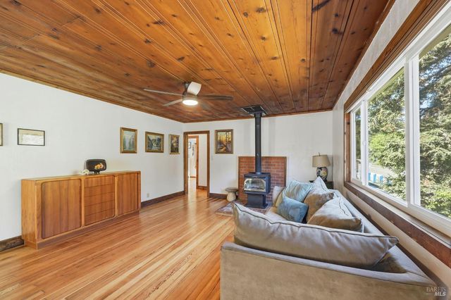 10621 River Rd, Forestville, CA 95436