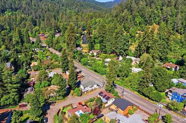 10621 River Rd, Forestville, CA 95436