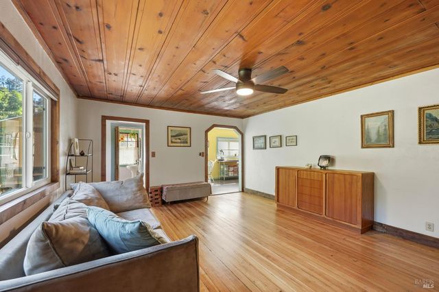 10621 River Rd, Forestville, CA 95436