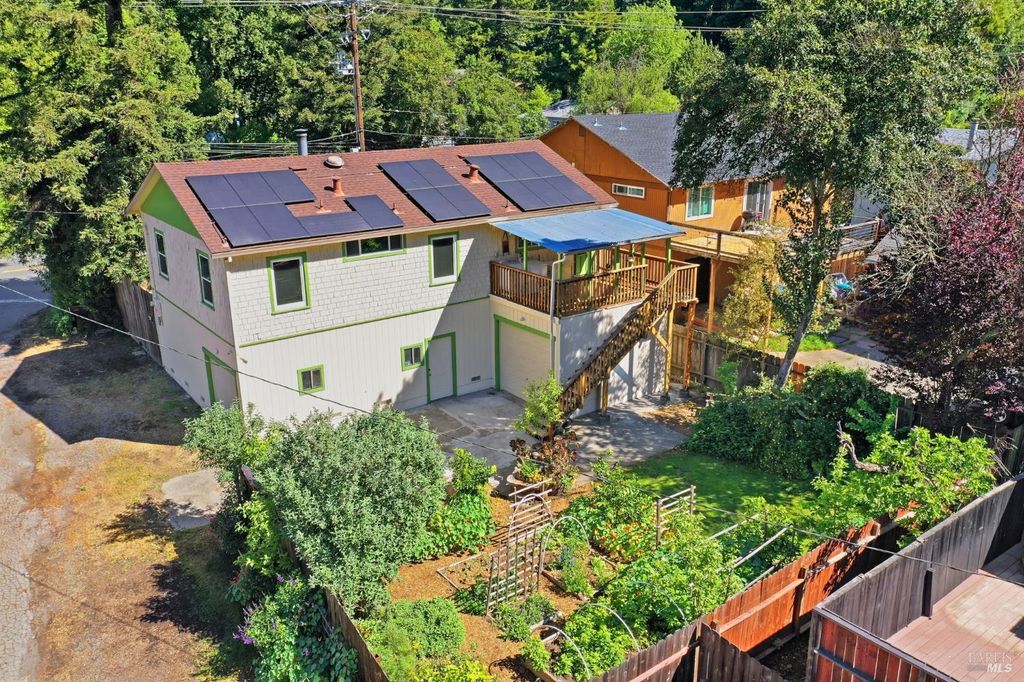 10621 River Rd, Forestville, CA 95436