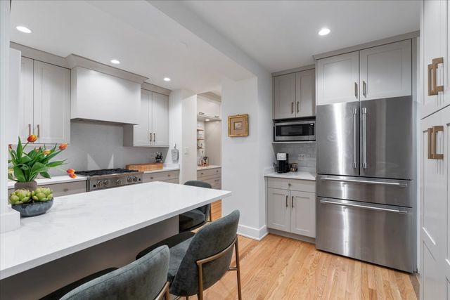 2608 N Lakeview Avenue 2D, Chicago, IL 60614