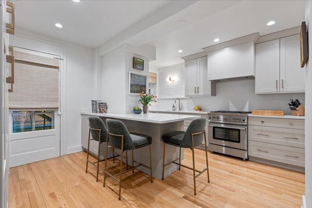 2608 N Lakeview Avenue 2D, Chicago, IL 60614