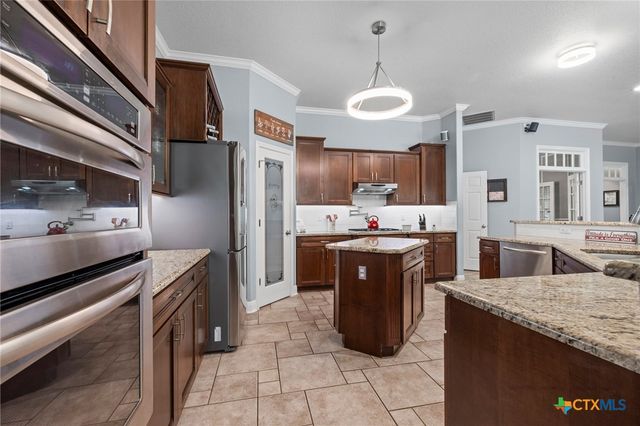 408 O W Lowrey, Salado, TX 76571