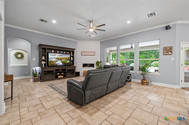 408 O W Lowrey, Salado, TX 76571