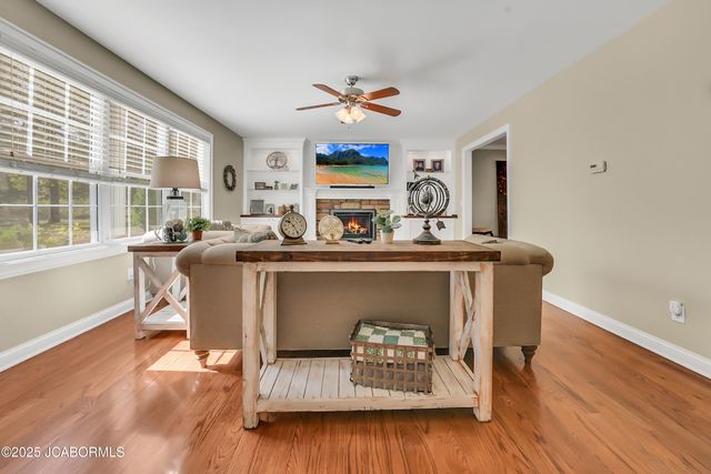 4200 WINDY HILL LANE, Jefferson City, MO 65101