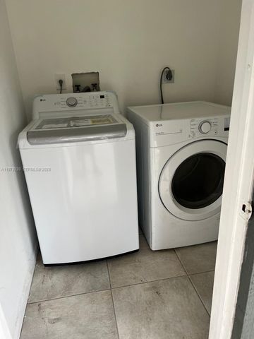 20760 NE 4th Ct 207, Miami, FL 33179