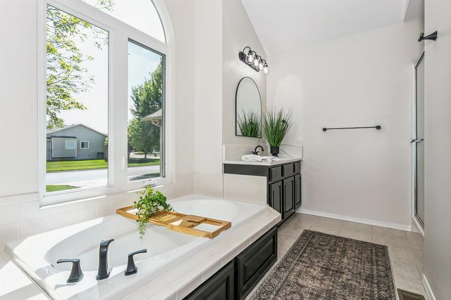 724 W Jamestown St, Andover, KS 67002