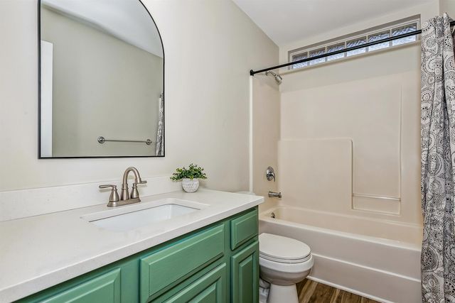 724 W Jamestown St, Andover, KS 67002