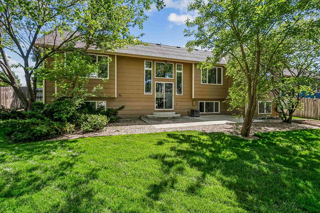 724 W Jamestown St, Andover, KS 67002