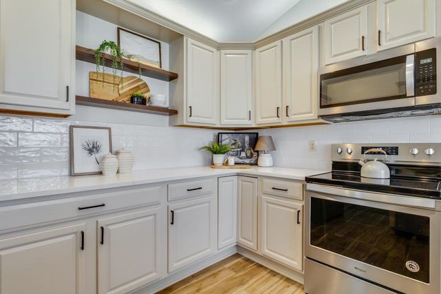 724 W Jamestown St, Andover, KS 67002