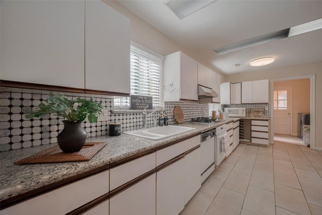 7914 Roos Road, Houston, TX 77036