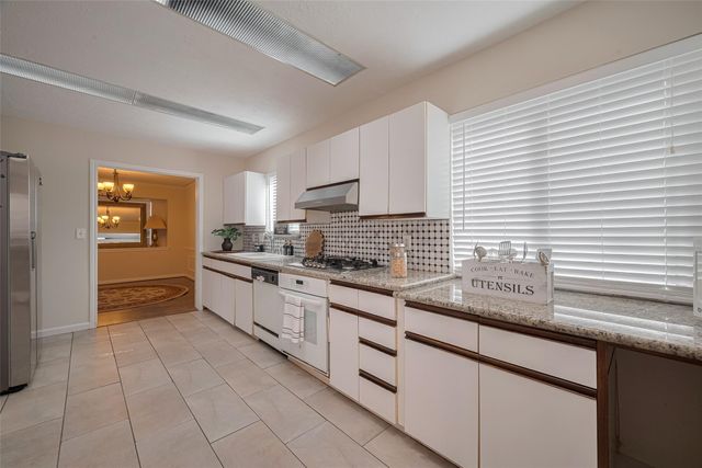 7914 Roos Road, Houston, TX 77036