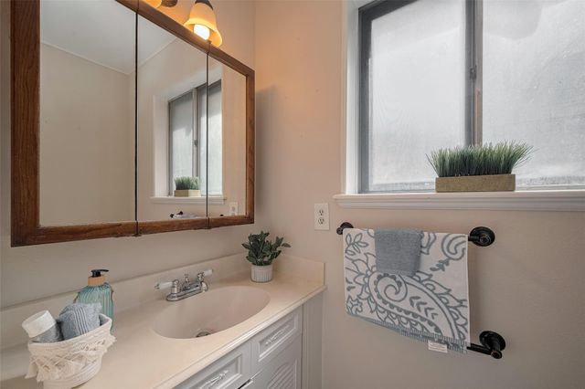 7914 Roos Road, Houston, TX 77036