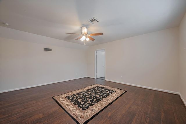 7914 Roos Road, Houston, TX 77036