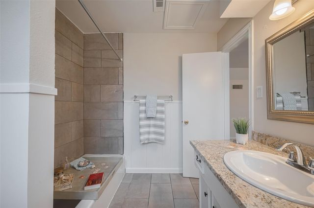 7914 Roos Road, Houston, TX 77036