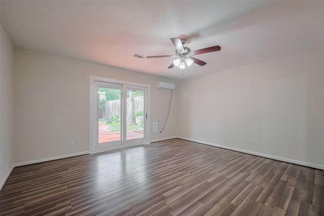 7914 Roos Road, Houston, TX 77036