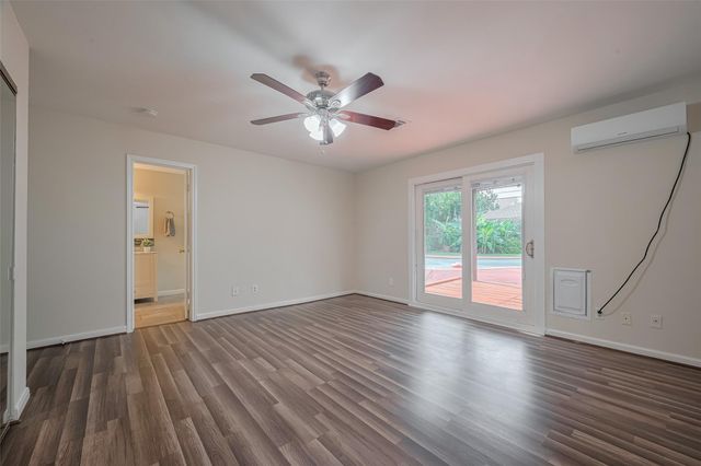 7914 Roos Road, Houston, TX 77036