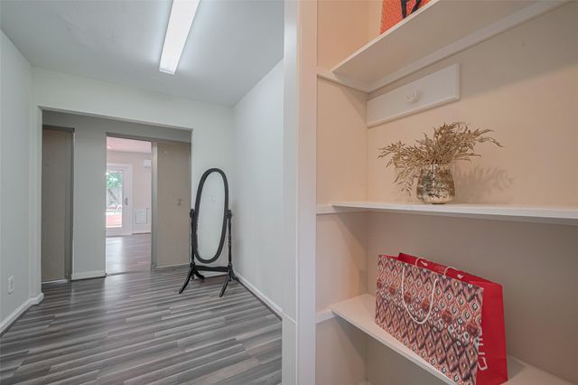 7914 Roos Road, Houston, TX 77036