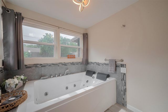 7914 Roos Road, Houston, TX 77036