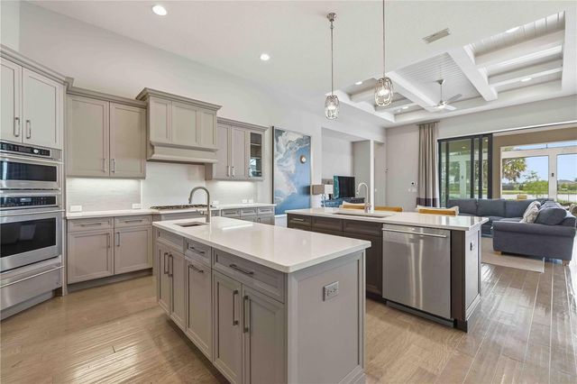 8452 LINDRICK LANE, Bradenton, FL 34202