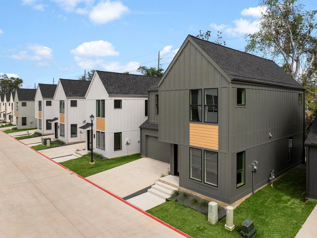 1941 Sawdust Road 152, The Woodlands, TX 77380