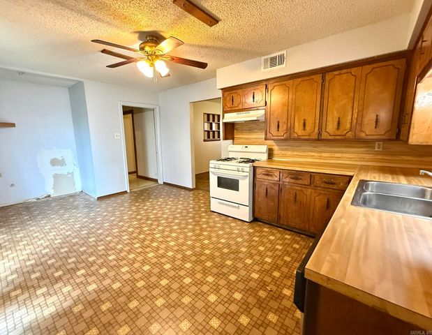 6684 Garvin Drive, Benton, AR 72019