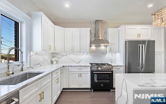 82 W Ruby Avenue C, Palisades Park, NJ 07650