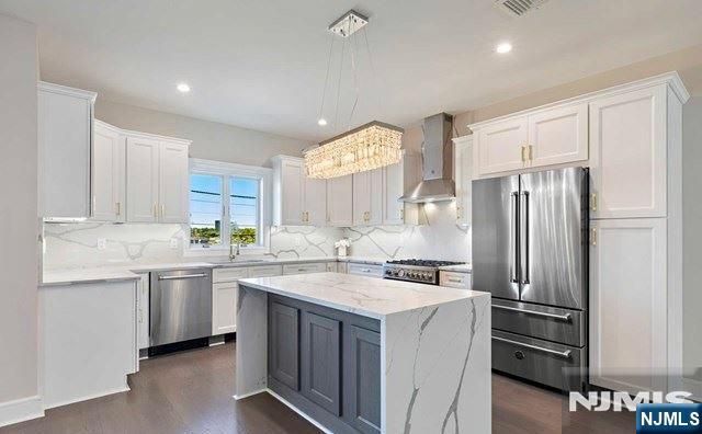 82 W Ruby Avenue C, Palisades Park, NJ 07650