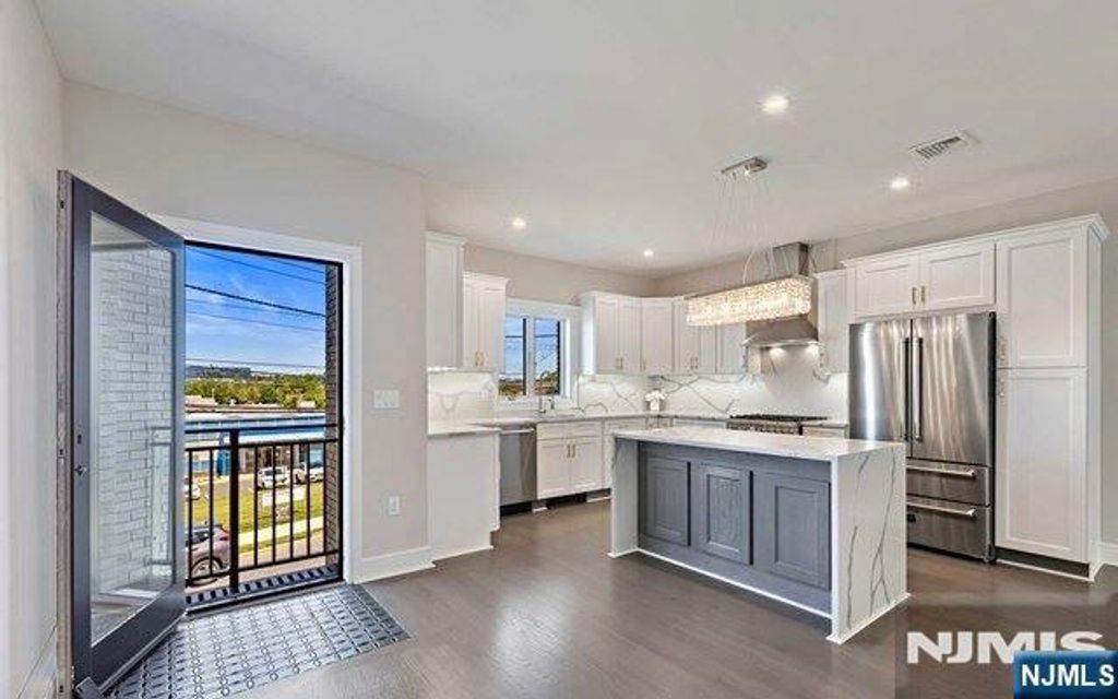 82 W Ruby Avenue C, Palisades Park, NJ 07650