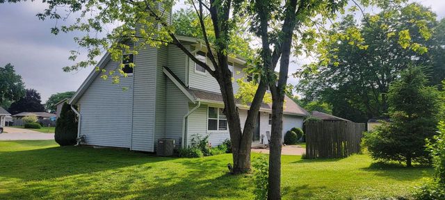 15199 W Fenway COURT, New Berlin, WI 53151