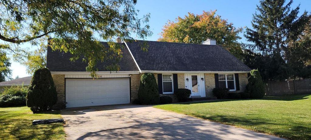 15199 W Fenway COURT, New Berlin, WI 53151