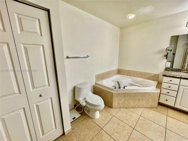 3001 NE 185th St 514, Aventura, FL 33180