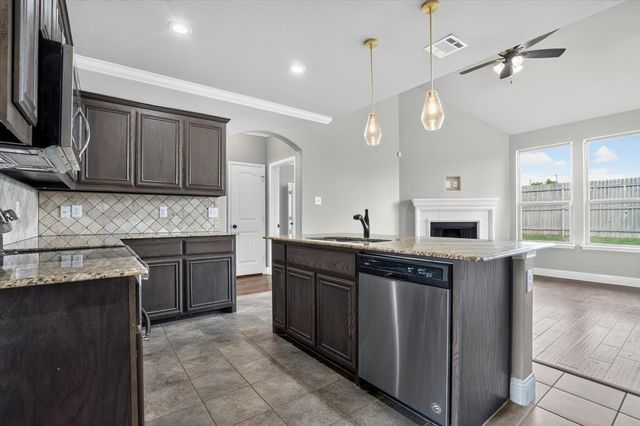 1626 Hawthorne Street, Cleburne, TX 76033